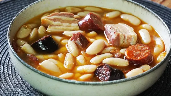 fabada-asturiana-tradicional-morcilla-chorizo