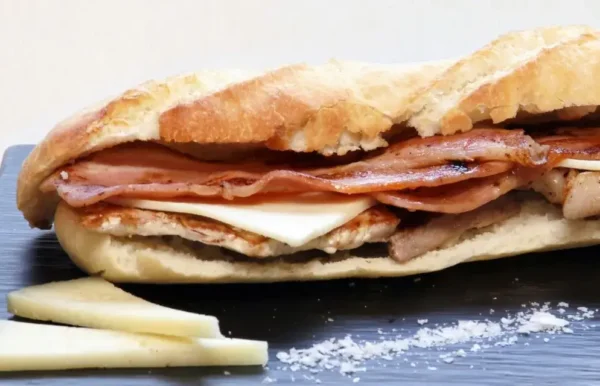 bocadillo-lomo-bacon-queso