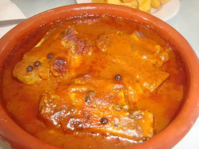 cazuela-patas-cerdo-en-salsa